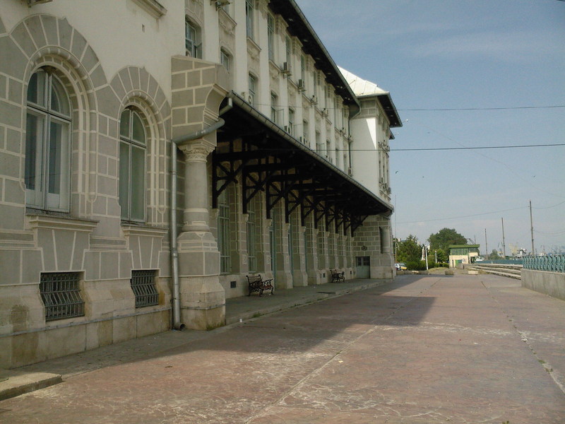 0648 - Palatul Navigatiei vedere dinspre pontoane(13.06.2008).jpg