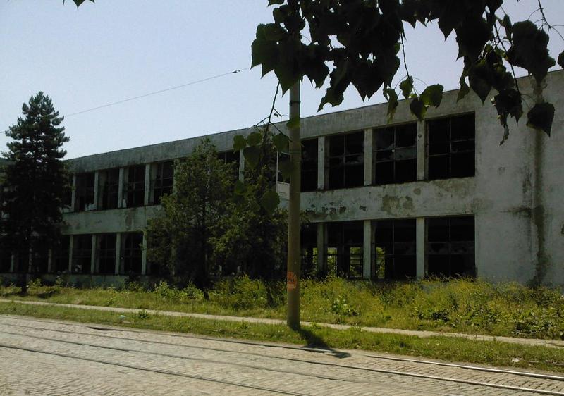 0825 - Zona abandonata (liniile de tramvai in fata fostei fabrici de mobila)(21.06.2008).JPG