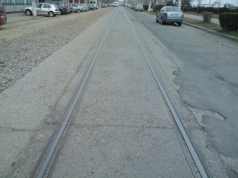 3570 - Linie de tramvai ramasa (27.02.2009).jpg