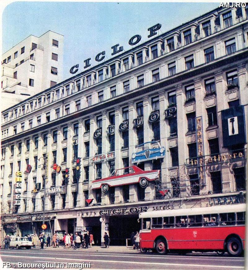 Imobilul Ciclop de pe Bd. Magheru in 1969.jpg