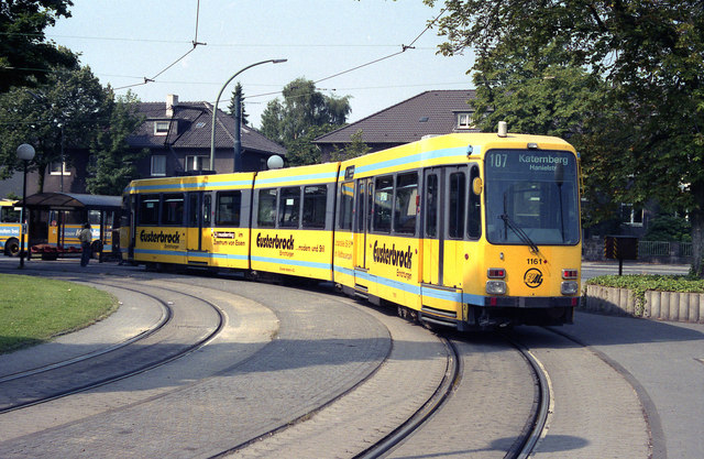 Essen_tram_at_Bredeney_-_geo.hlipp.de_-_3998.jpg
