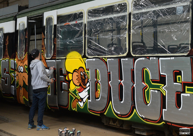 6. Graffiti pe tramvai.jpg