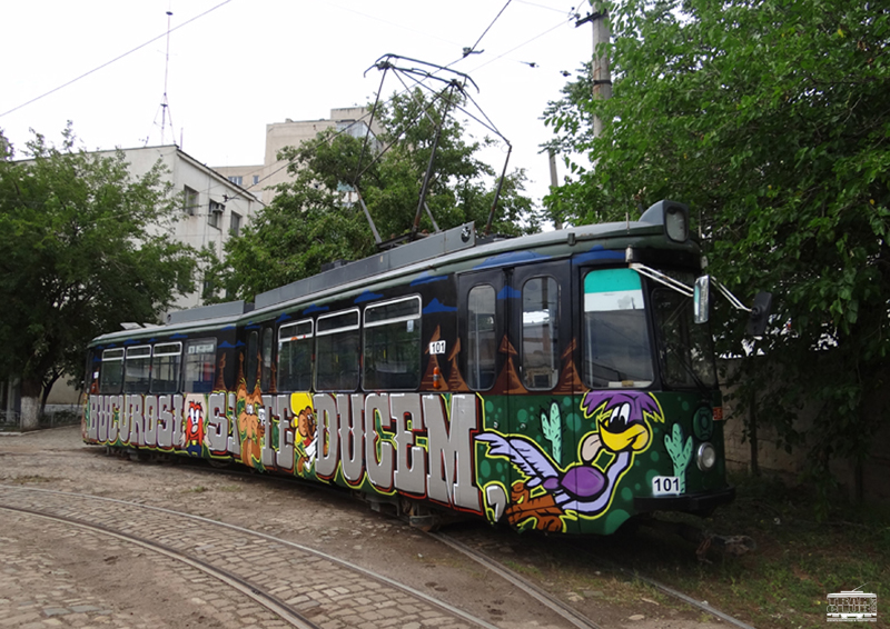 7. Graffiti pe tramvai.jpg