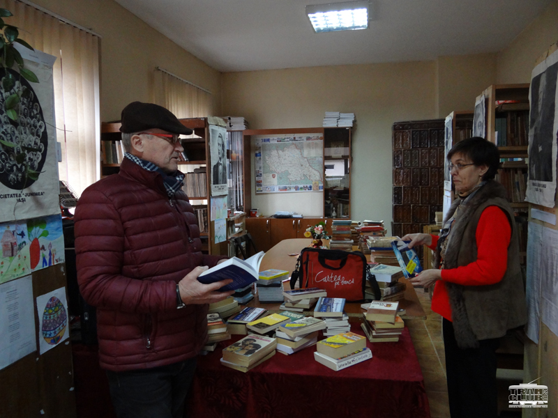 6. Biblioteca comunala Dobrovat.jpg