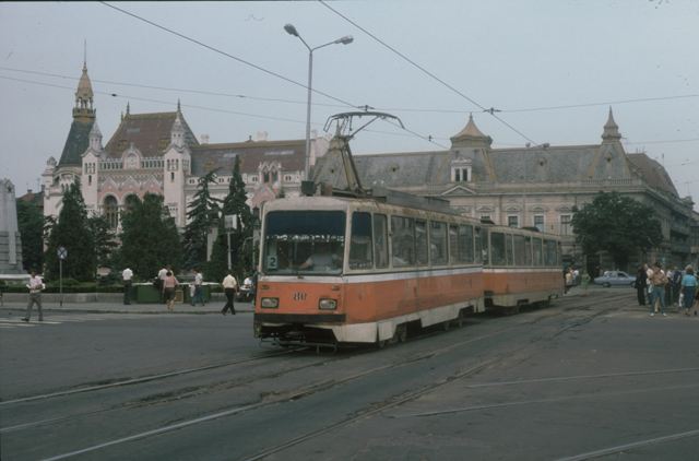 80 si 136 la Piata Victoria (1991).jpg