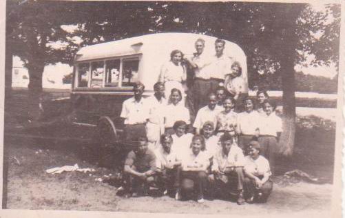 Baneasa Hipodrom iunie 1957 Concurs echipe Crucea Rosie fara regionala.jpg
