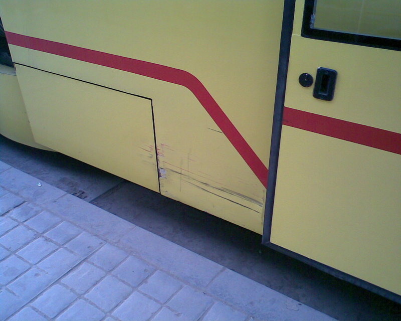 Imag089 - Lovit in vagonu 2, intre usa 3 si 4, partea dreapta.jpg