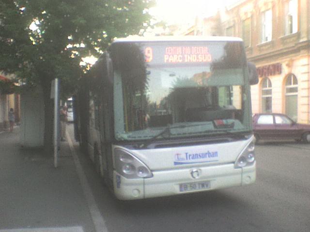 Irisbus pe linia 9.JPG