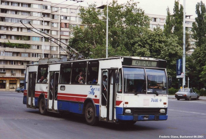 Rocar 112E Bucarest 06-2001.jpg